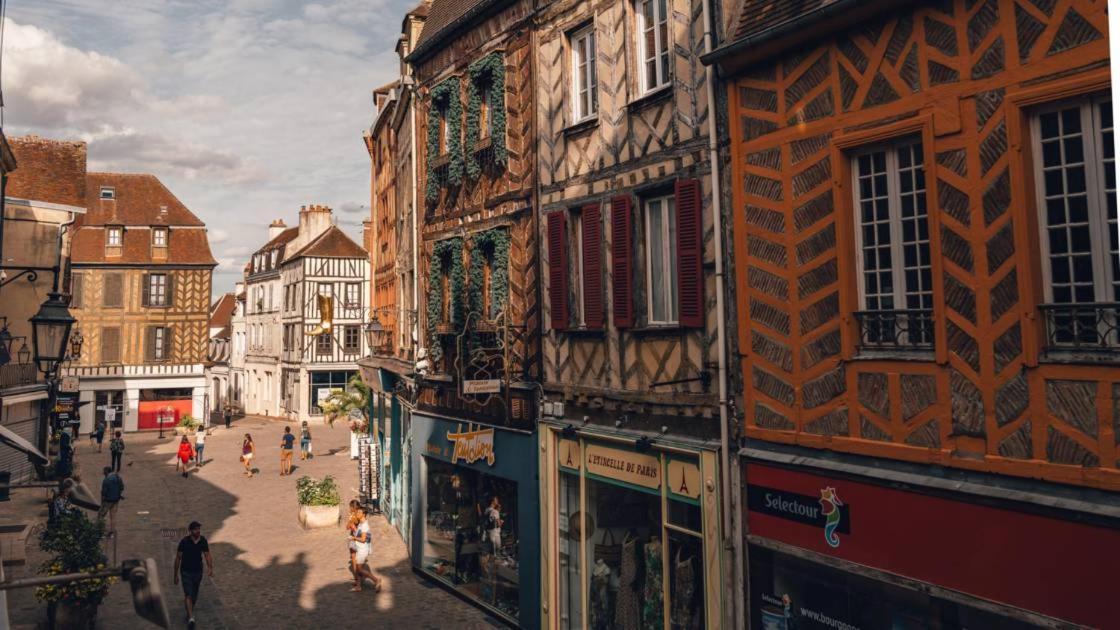 Charme Plein Coeur Auxerre - Parking Priveアパートメント エクステリア 写真