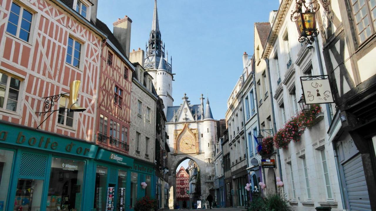 Charme Plein Coeur Auxerre - Parking Priveアパートメント エクステリア 写真